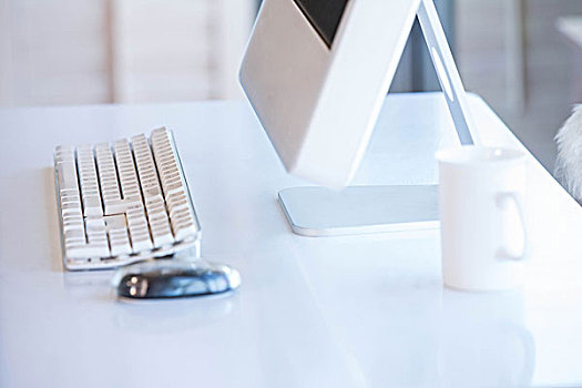 方正显示器屏幕抖动和亮度不足的检修方法