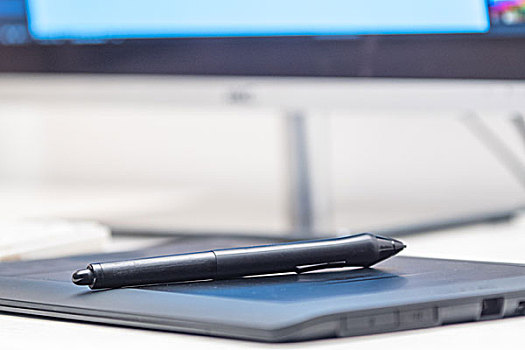 富士通超薄win8超极本：3200*1800分辨率